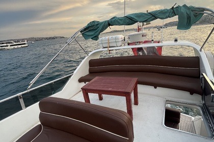 Luxe Intemporel : Évasions en Yacht sur le Bosphore