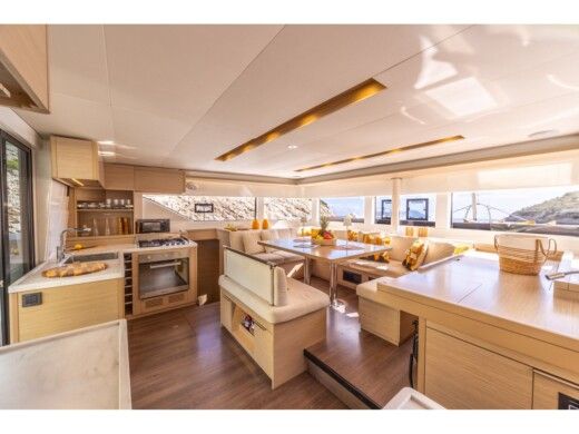 Catamaran  Lagoon 51 Boat layout