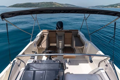 Quicksilver 755 for rent in Split - Full equipment for easy navigation!
