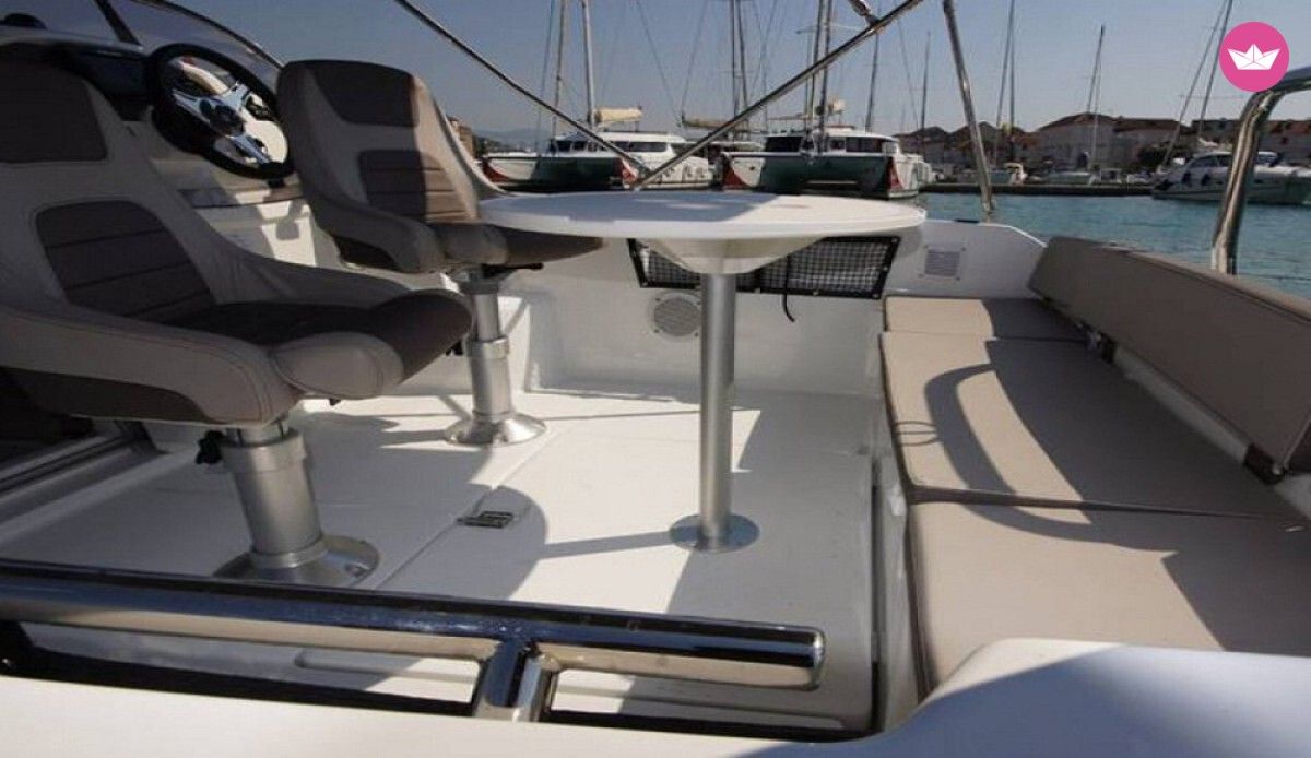 Bateau à moteur Jeanneau cap camarat 5,5 wa 115cv 5