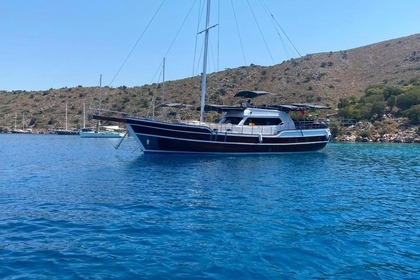 Hire Gulet Traditional Gulet with a capacity of 8 people Ketch Bozburun