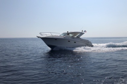 Rental Motorboat Jeanneau Prestige 30 S Hyères