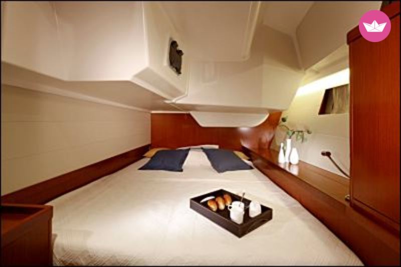 Sailboat Beneteau Oceanis 48  