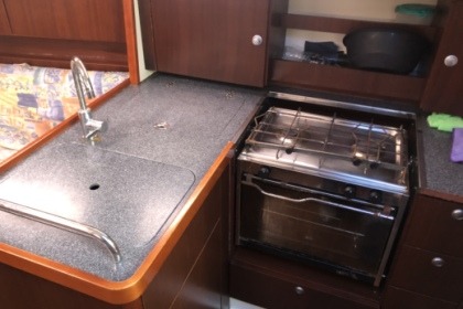 Descubra Ibiza e sua costa em um veleiro Hanse