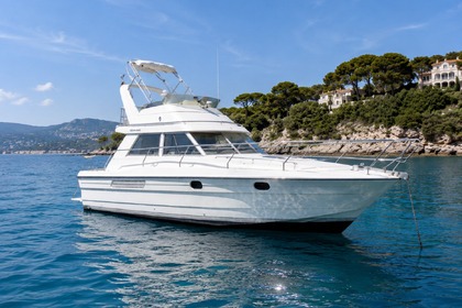 Hire Motorboat Jeanneau Princess Nice
