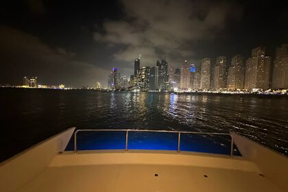 Charter Motorboat Azimut Azimut 62 Dubai