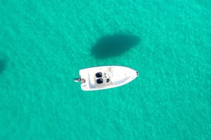 Scopri la barca guidabile senza patente,Yanmarine 5.80 perfetta per visitare le meraviglie della costa smeralda.