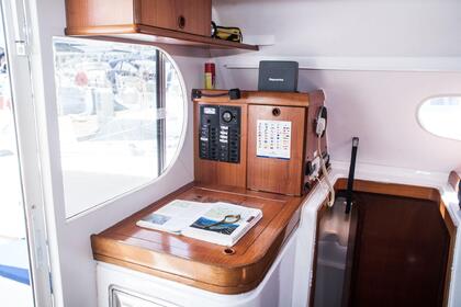 Rental Catamaran Bavaria NAUTITECH 40 Adamantas