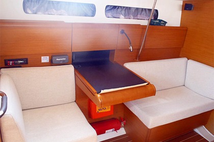 Hyra båt Segelbåt Jeanneau Sun Odyssey 439 Lidingö