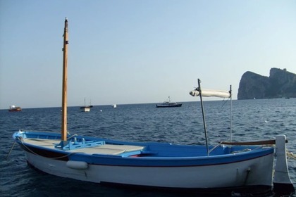 Hire Motorboat Gozzo 7m Marina del Cantone