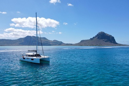 Rental Catamaran  Nautitech 46 Fly Black River