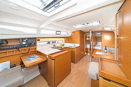 Hire Sailboat  Sun Odyssey 440 Volos