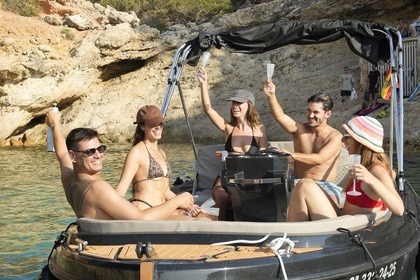 WITHOUT LICENSE ¨RETRO BOAT¨ PREMIUM EXPERIENCE