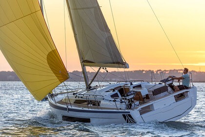 Charter Sailboat Dufour Yachts Dufour 37 - 3 cab. Marseille