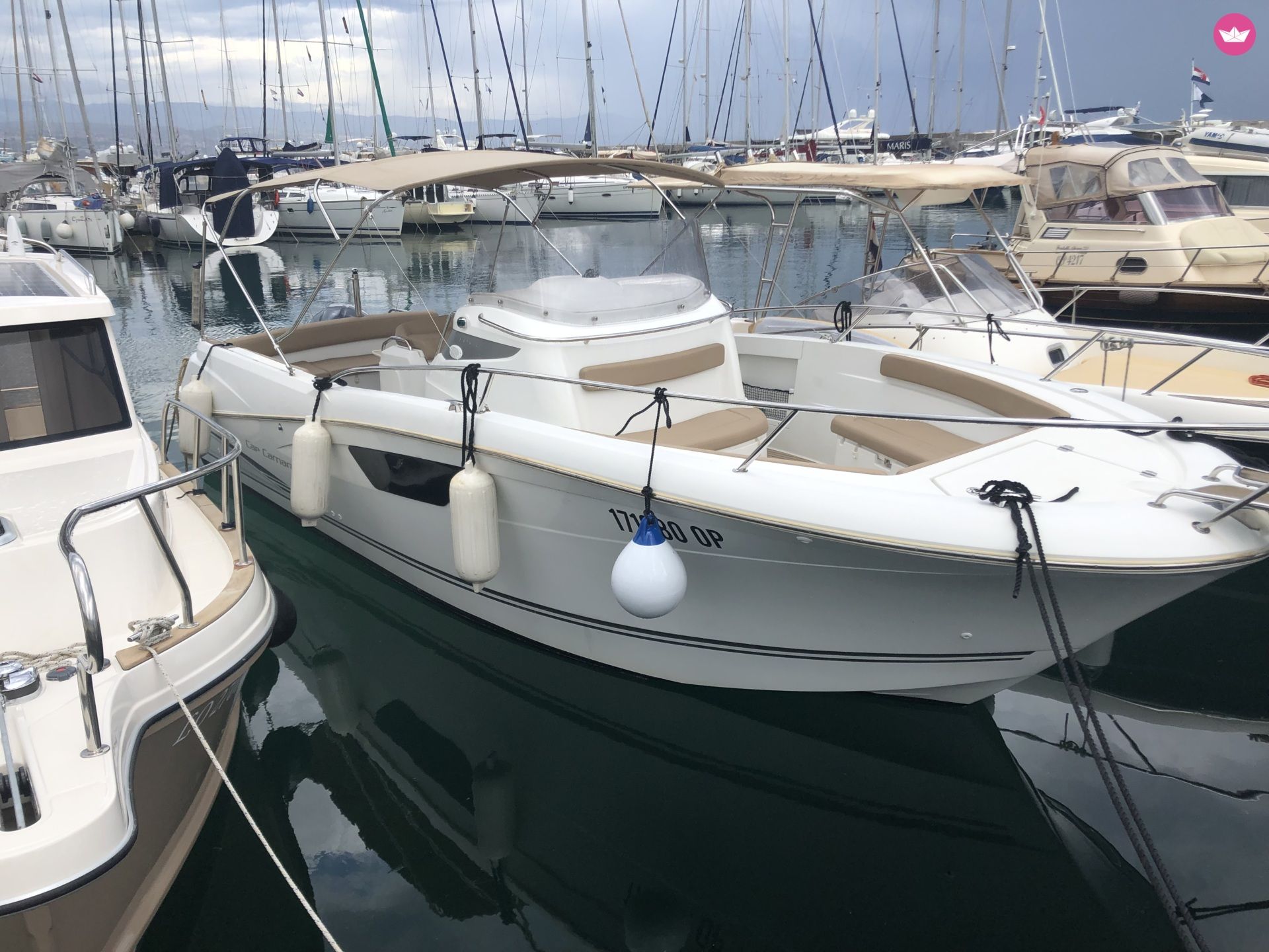 Bateau à moteur Jeanneau cap camarat 8,5 cc 300cv 5