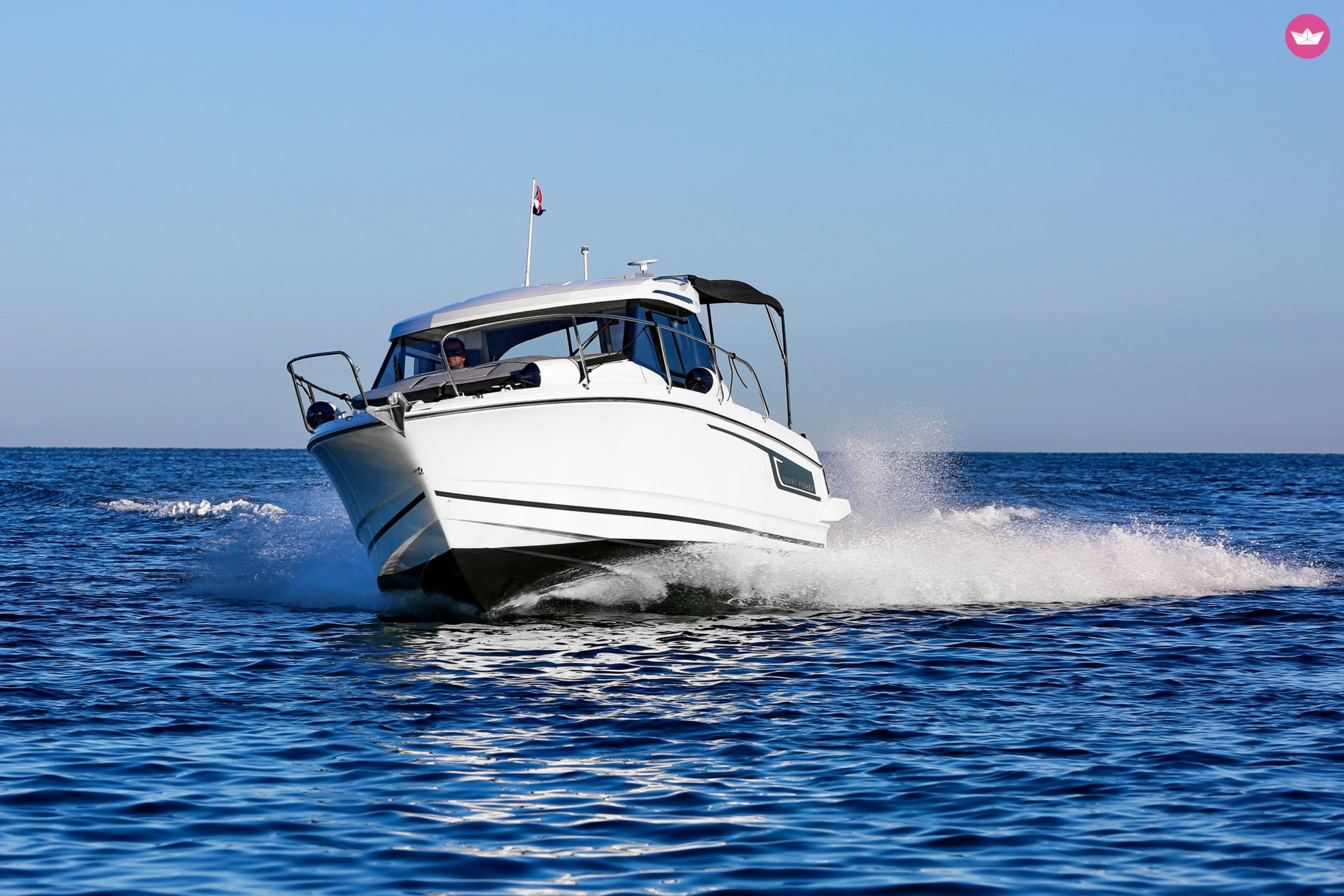 Motorboat Jeanneau 795 for hire