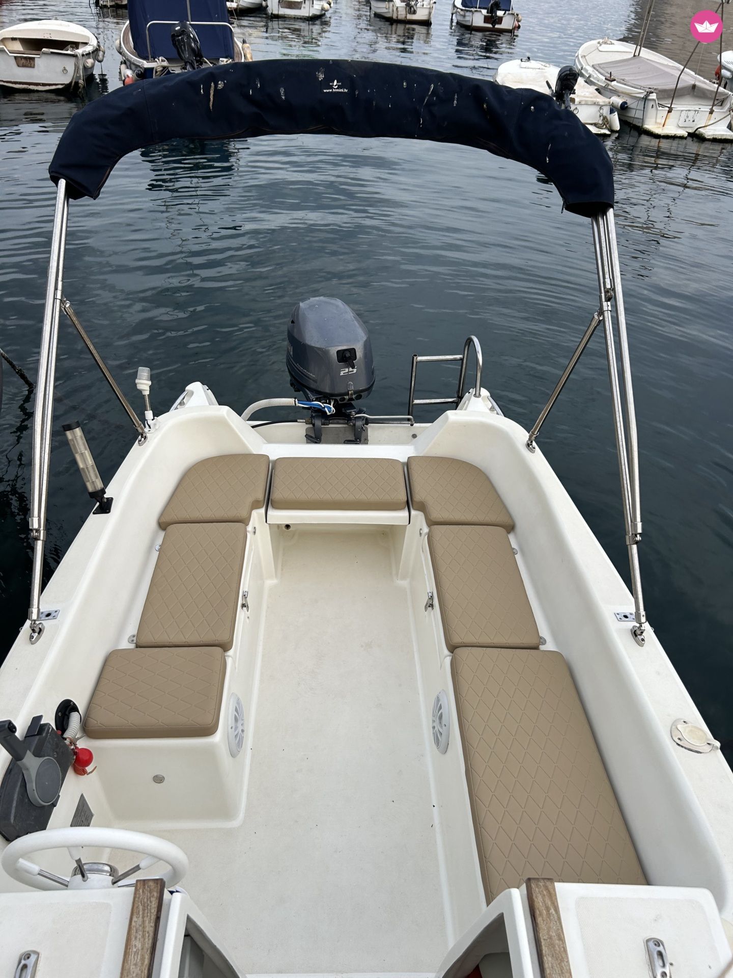 Bateau sans permis The Ultimate Luxury private cabin boat without skipper 25cv 3