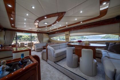 Luxury Motoryacht with a capacity of 10 people