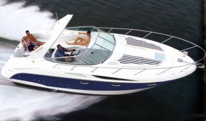 Charter Motorboat Bayliner 320 Luxe Marseille