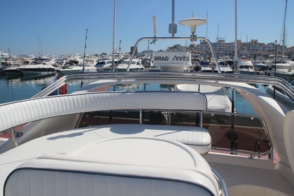 Yate en Puerto Banus para 9 personas
