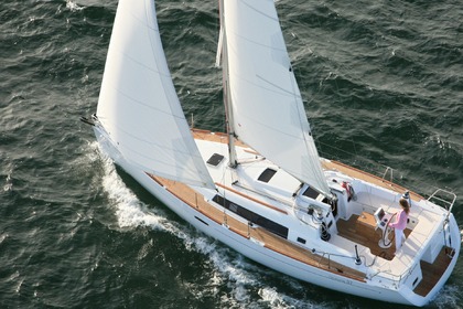 Charter Sailboat Beneteau OCEANIS 37 Le Grau-du-Roi