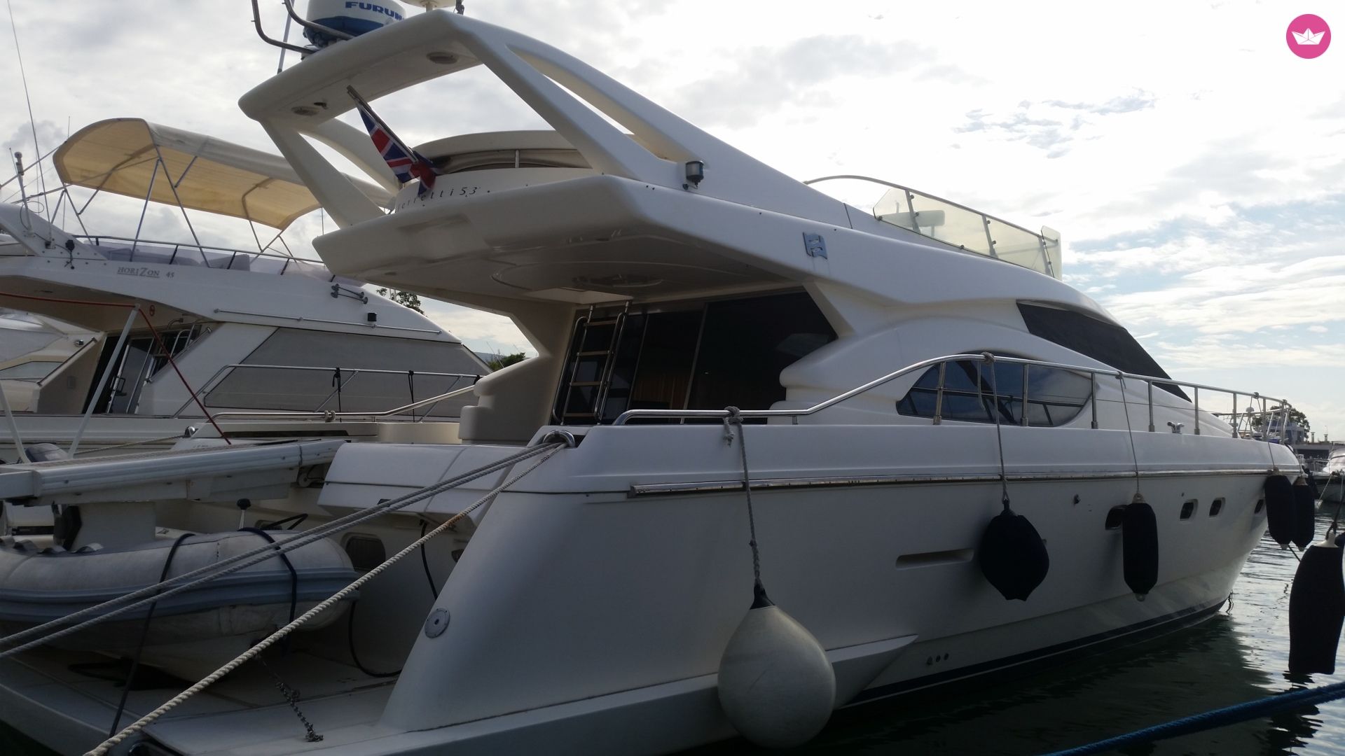 Motorboat Ferretti 53 Flybridge for hire
