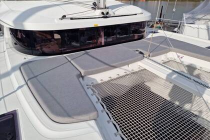 Location Catamaran  LAGOON 38 Bonifacio