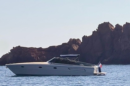 Charter Motorboat Itama 40 Saint-Tropez