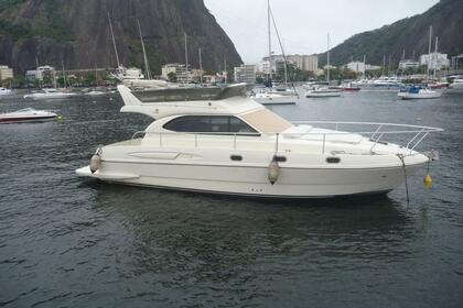 Hire Motorboat Ferreti 38 Rio de Janeiro