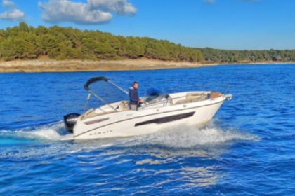 Hyra båt Motorbåt Karnic SL651 Pula