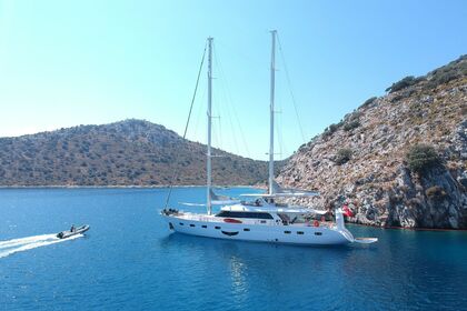 Ultra Luxury gulet with a capacity of 10 people