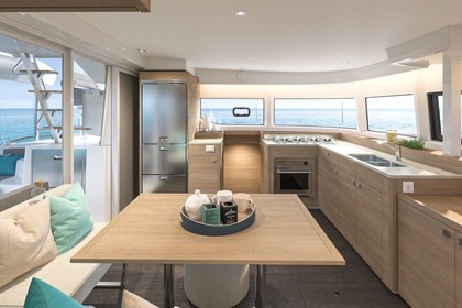 Rental Catamaran Lagoon-Bénéteau Lagoon 43 - 4 + 2 cab. Alimos