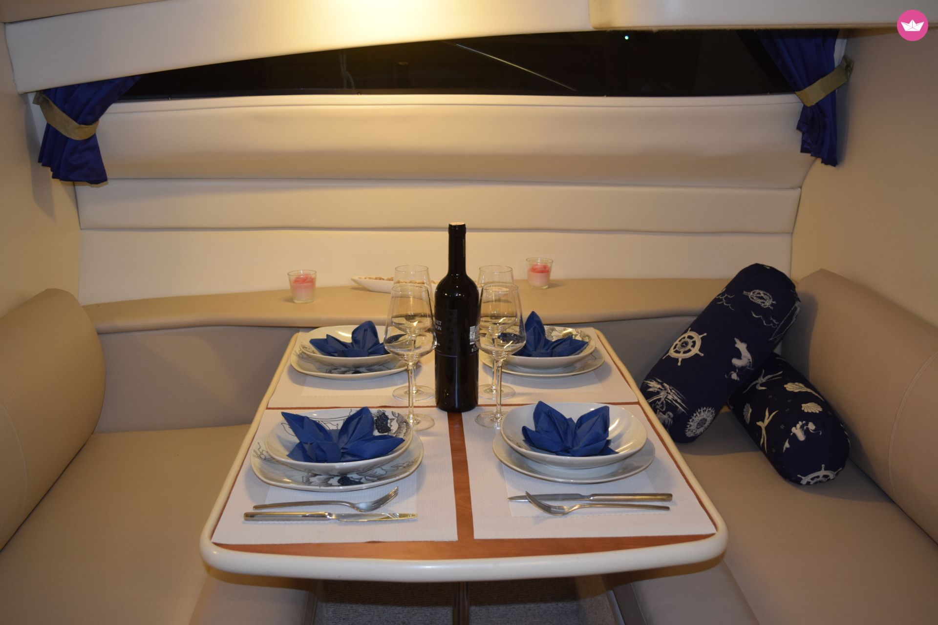 Motorboat Bayliner 285 Ciera Cruiser for hire