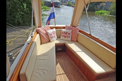 Betaalbare dagtocht over de vecht op klassieke boot met schipper