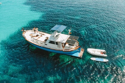 Rental Motorboat Menorquin 150 FLY BRIDGE Cala Galdana