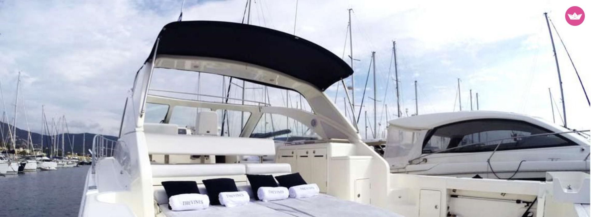Charter Motorboat Riviera 48 Express Cavalaire-sur-Mer