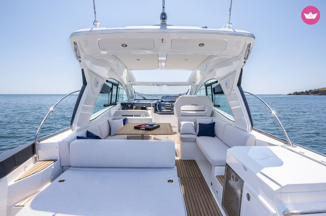 Bateau à moteur Princess v40 700cv 2