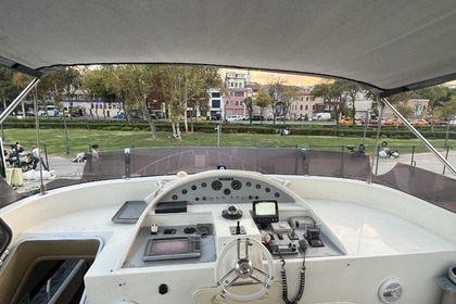 Elegance on the Water: Bosphorus Yacht Journeys