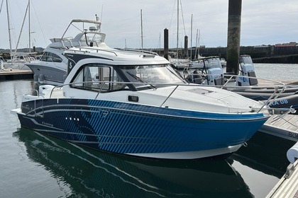Charter Motorboat BENETEAU ANTARES 7 Brest