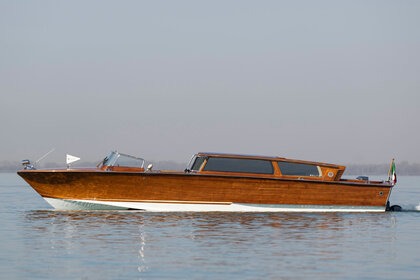 Чартер Моторная яхта Barca di lusso in legno Deluxe Boat Венеция