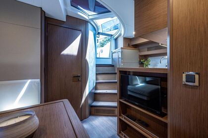 Beautiful Beneteau Gran Tourismo 46