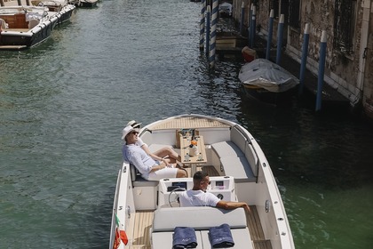 Hire Boat without licence  Rand boat Mana 23 Venice
