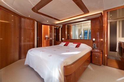 Lady Natassa Motor Yacht Ferretti 830