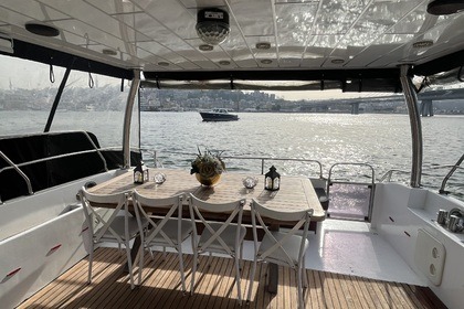 Private Luxury Yacht Experience – Bosphorus & Islands