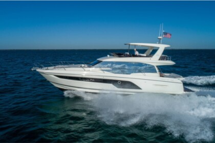 Hire Motor yacht Jeanneau Prestige 590 Fly Podstrana