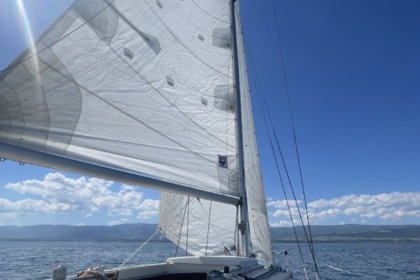 Jeanneau Fantasia DL nel vecchio porto di Yvoire sul Lago di Ginevra