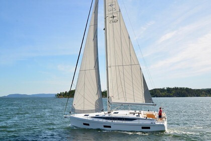 Charter Sailboat  Bavaria C42 Pirovac
