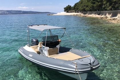 Noleggio Gommone Salpa soleil 20 Bol Harbour