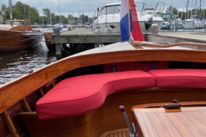 Charter Motorboat Overnaadse Spitsgat Sloop Overnaadse Spitsgat Sloop Zeeland