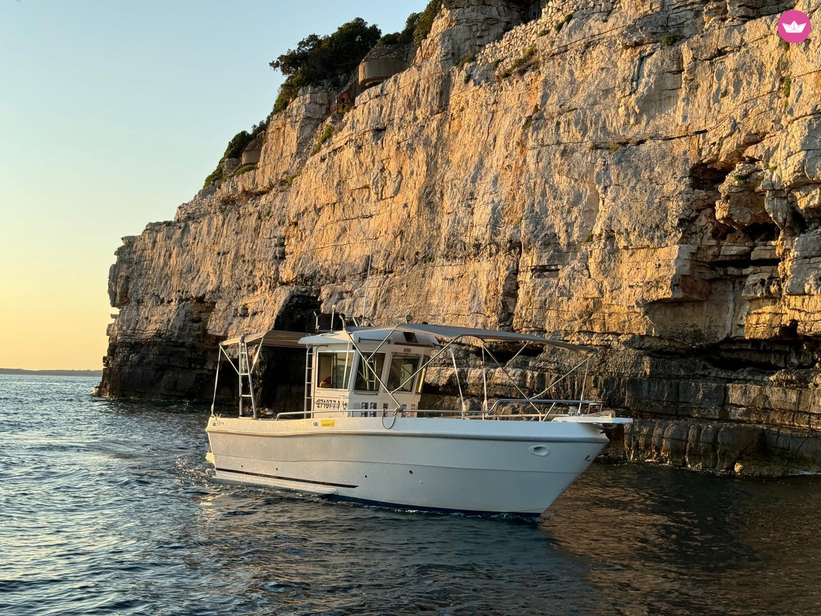 Bateau à moteur Private